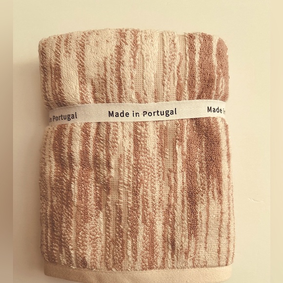 🎁BIANCA Made in Portugal - Hand Towel Set - 2 Pieces - Pink Marble - Picture 2 of 3